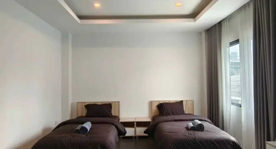 For sale and for rent 5 bedrooms house in Watthana, Bangkok
