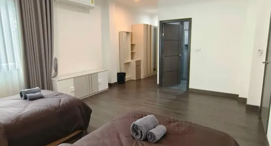 For sale and for rent 5 bedrooms house in Watthana, Bangkok