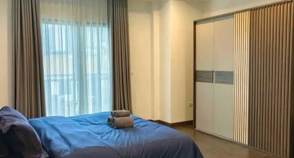 For sale and for rent 5 bedrooms house in Watthana, Bangkok