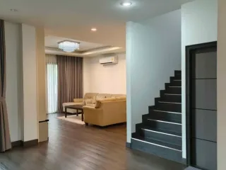 For sale and for rent 5 bedrooms house in Watthana, Bangkok