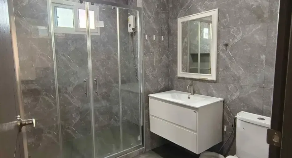 For sale and for rent 5 bedrooms house in Watthana, Bangkok