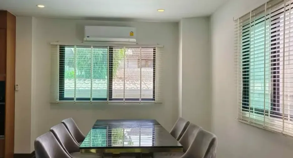 For sale and for rent 5 bedrooms house in Watthana, Bangkok