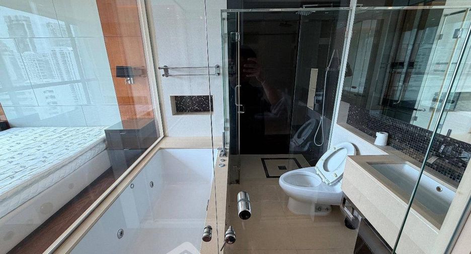 For rent 2 bedrooms condo in Khlong Toei, Bangkok