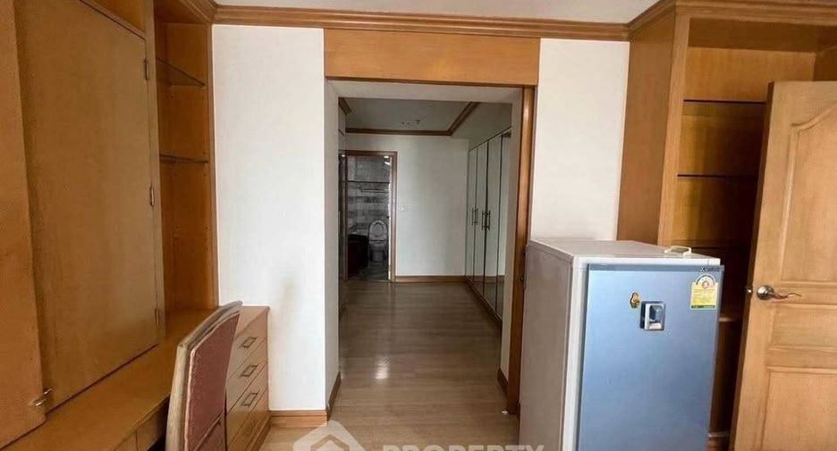 For rent 3 bedrooms condo in Sathon, Bangkok