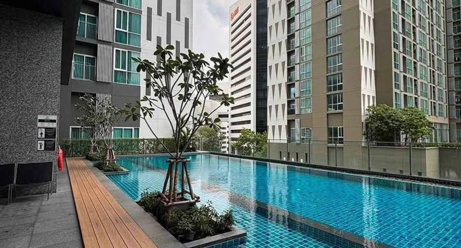 For rent 2 bedrooms condo in Huai Khwang, Bangkok