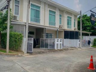 À vendre 3 chambres maison de ville à Mueang Pathum Thani, Pathum Thani