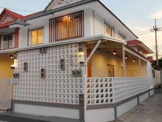 Casa adosada en venta de 3 habitaciones en Khlong Luang, Pathum Thani