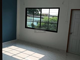 出售 2 卧室 联排别墅 在 Min Buri, 曼谷