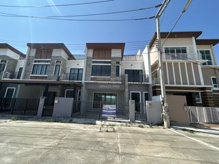 For sale 3 bedrooms townhouse in Cha Am, Phetchaburi