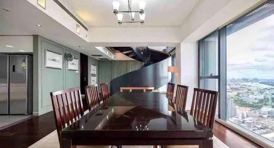 For rent 4 bedrooms condo in Sathon, Bangkok