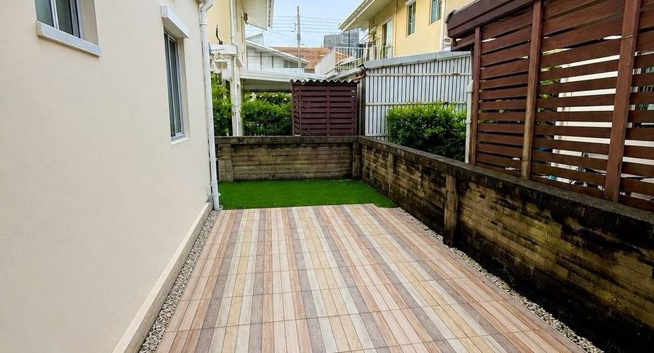 For sale 4 bedrooms house in Bang Phli, Samut Prakan
