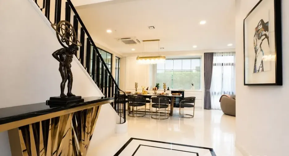 Haus zum Kauf und zur Miete mit 4 Zimmer in Saphan Sung, Bangkok
