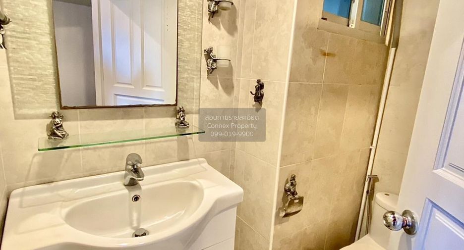 For rent 3 bedrooms condo in Yan Nawa, Bangkok
