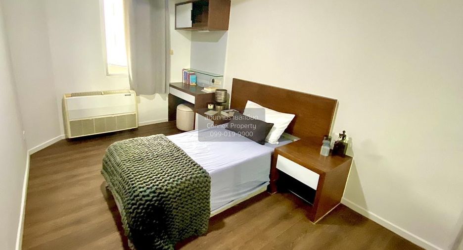 For rent 3 bedrooms condo in Yan Nawa, Bangkok
