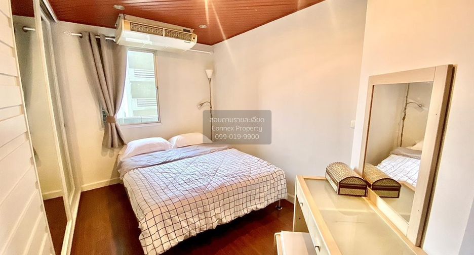 For rent 3 bedrooms condo in Yan Nawa, Bangkok