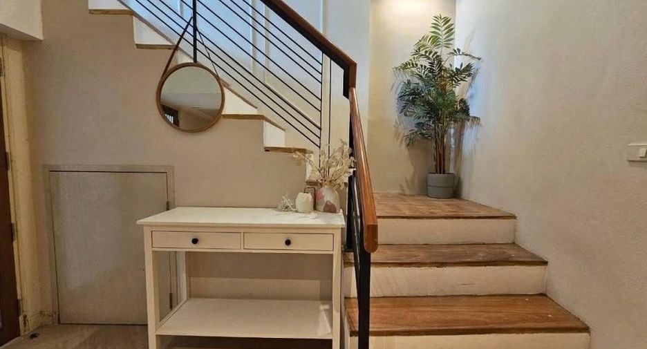 Reihenhaus zur Miete mit 3 Zimmer in Watthana, Bangkok