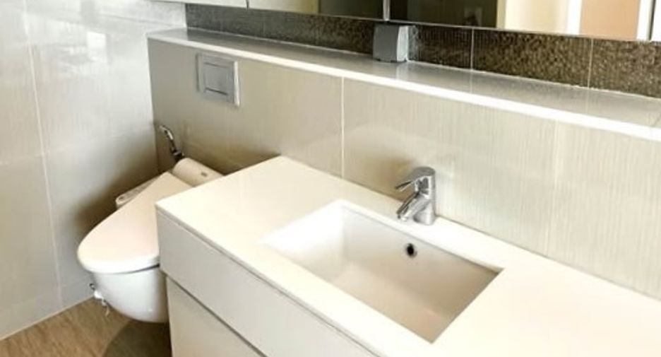 For rent 2 bedrooms condo in Watthana, Bangkok