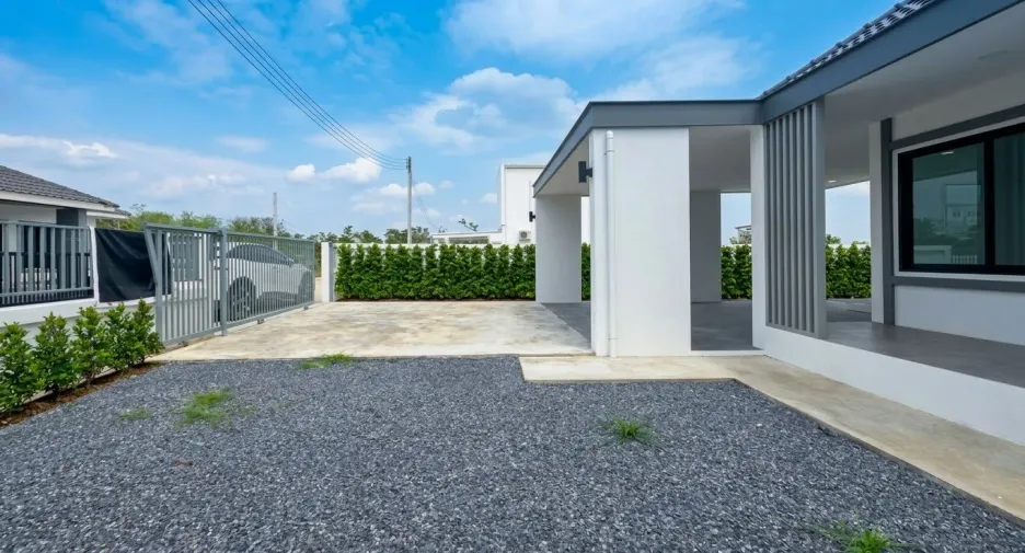 For sale 3 bedrooms house in Saraphi, Chiang Mai