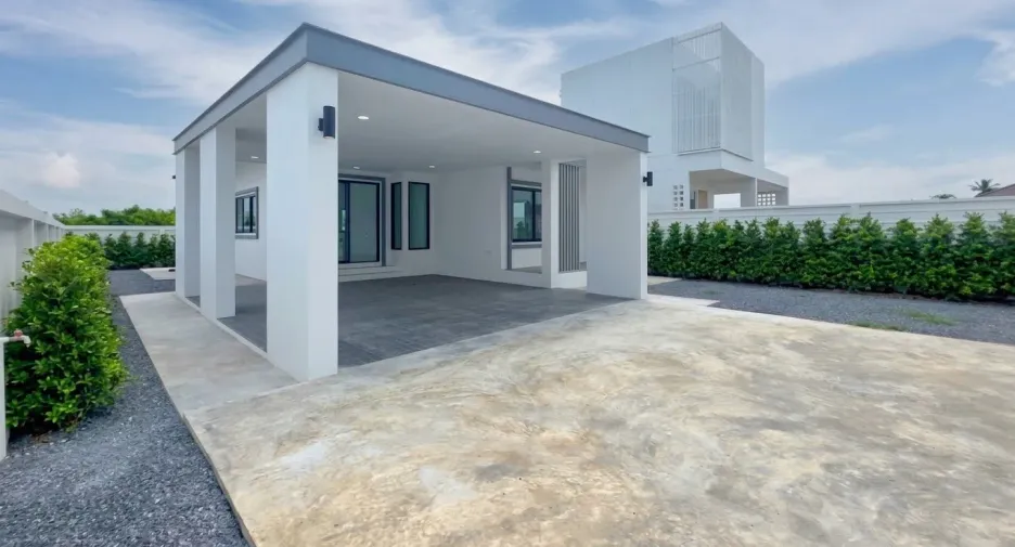 For sale 3 bedrooms house in Saraphi, Chiang Mai