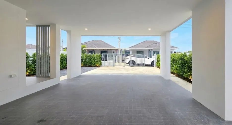 For sale 3 bedrooms house in Saraphi, Chiang Mai