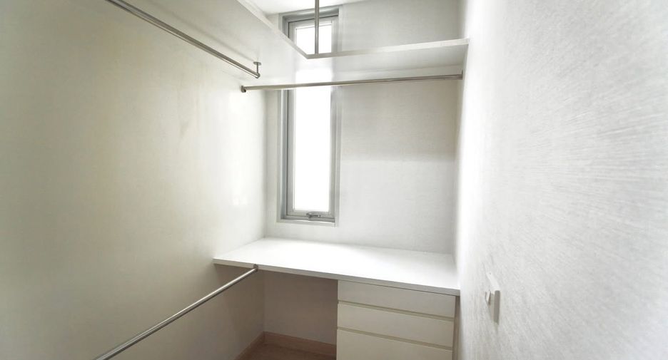 For rent and for sale 2 bedrooms condo in Pathum Wan, Bangkok