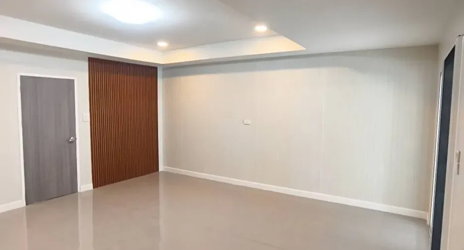 For sale 2 bedrooms townhouse in Hua Hin, Prachuap Khiri Khan