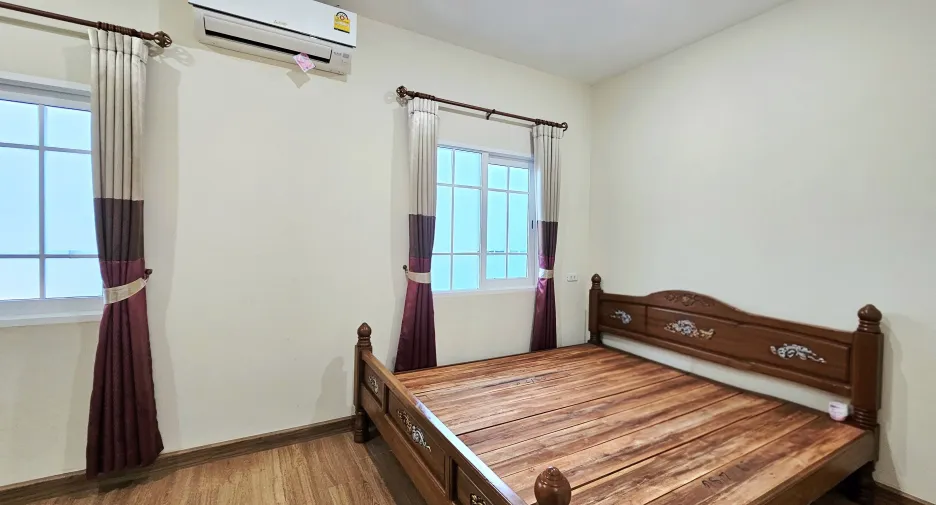 Casa adosada en alquiler de 3 habitaciones en Mueang Chiang Rai, Chiang Rai