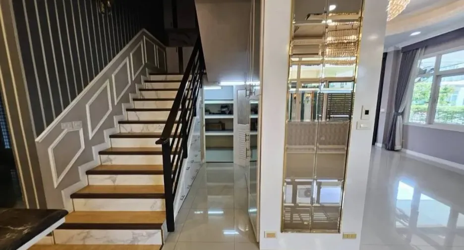 Casa en venta de 5 habitaciones en Bang Yai, Nonthaburi