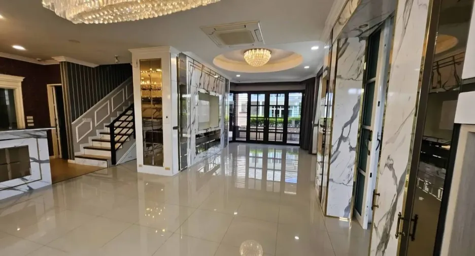 Casa en venta de 5 habitaciones en Bang Yai, Nonthaburi