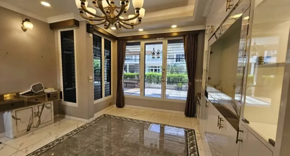 Casa en venta de 5 habitaciones en Bang Yai, Nonthaburi