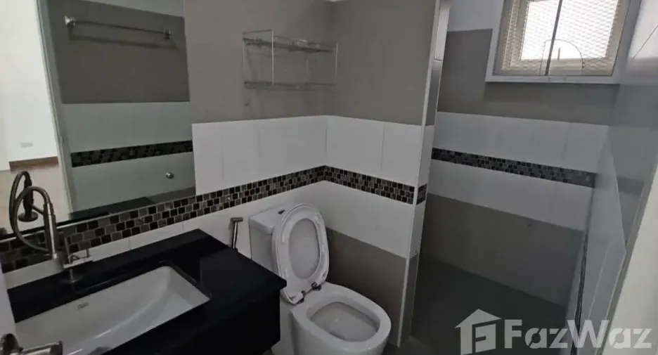 Casa en venta de 5 habitaciones en Bang Yai, Nonthaburi