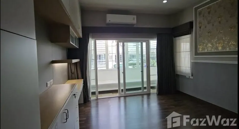 Casa en venta de 5 habitaciones en Bang Yai, Nonthaburi