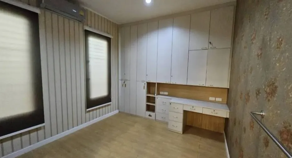 Casa en venta de 5 habitaciones en Bang Yai, Nonthaburi