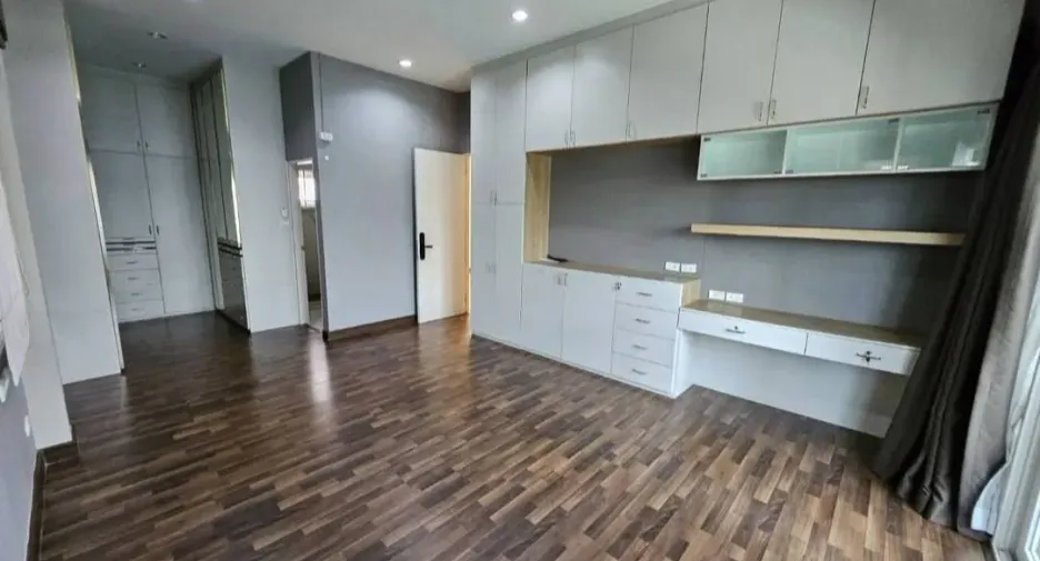 Casa en venta de 5 habitaciones en Bang Yai, Nonthaburi