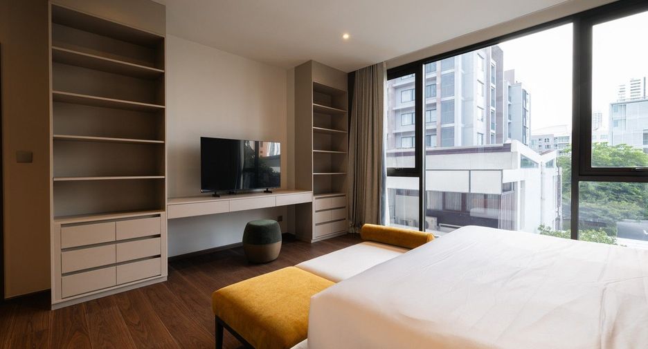 For rent 2 bedrooms condo in Khlong Toei, Bangkok