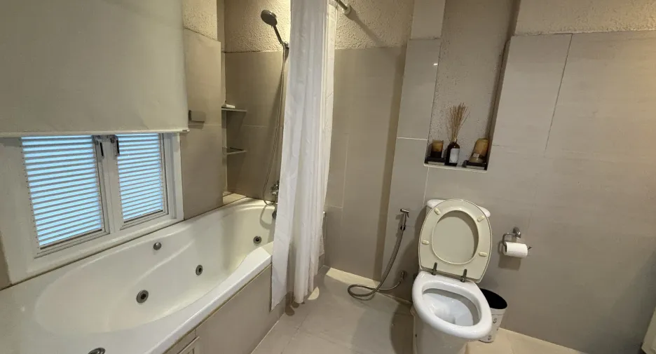 For sale 7 bedrooms condo in Pathum Wan, Bangkok