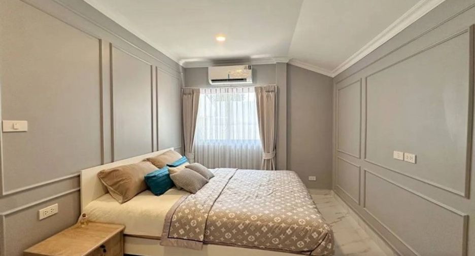 For sale 4 bedrooms house in Bang Lamung, Chonburi