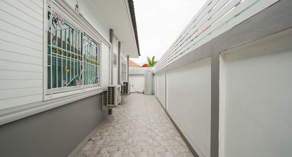 For sale 4 bedrooms house in Bang Lamung, Chonburi