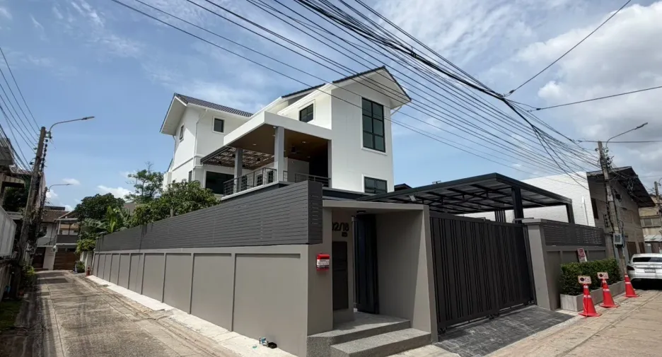 For rent 4 ベッドルーム house in Bang Sue, Bangkok