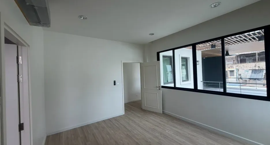 For rent 4 ベッドルーム house in Bang Sue, Bangkok