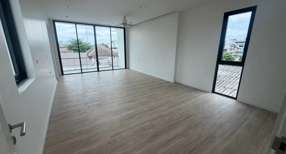 For rent 4 ベッドルーム house in Bang Sue, Bangkok