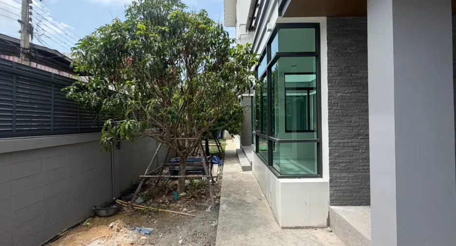 For rent 4 ベッドルーム house in Bang Sue, Bangkok
