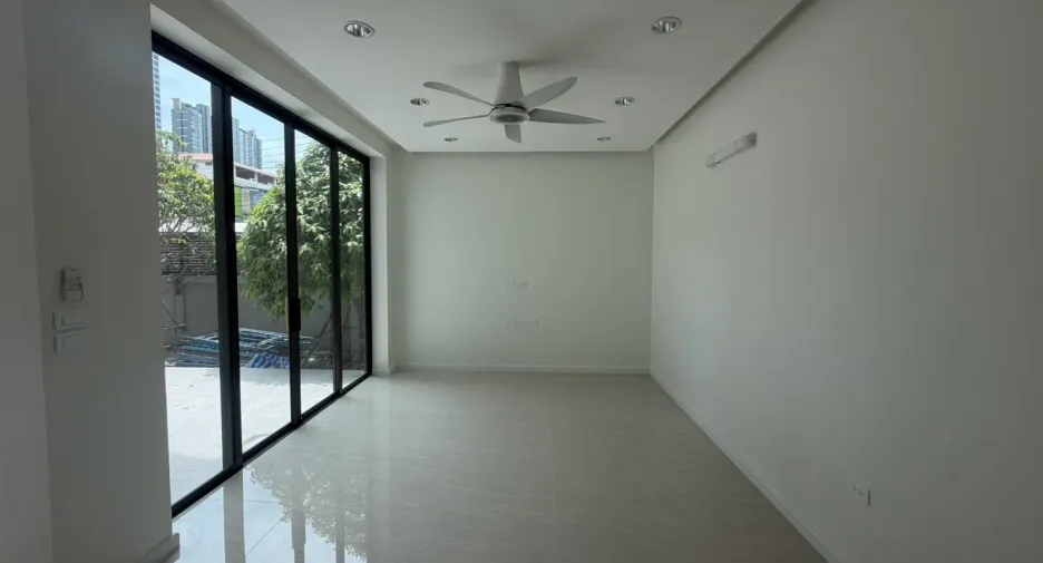 For rent 4 ベッドルーム house in Bang Sue, Bangkok