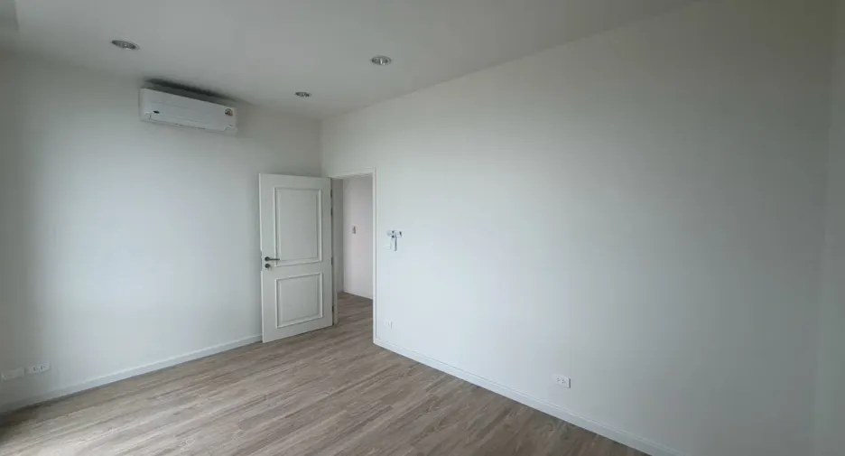 For rent 4 ベッドルーム house in Bang Sue, Bangkok