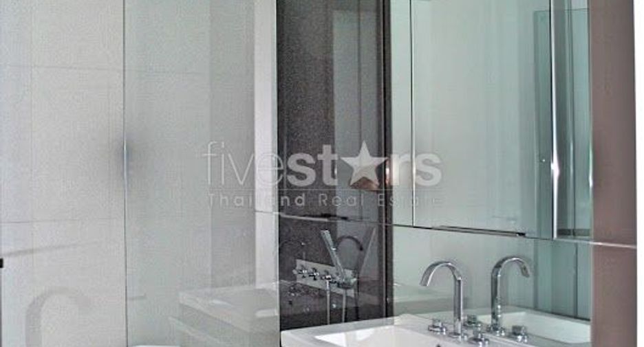 For rent 2 bedrooms condo in Pathum Wan, Bangkok