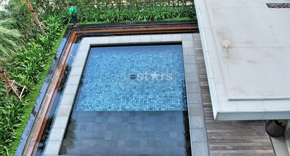 For rent 2 bedrooms condo in Pathum Wan, Bangkok