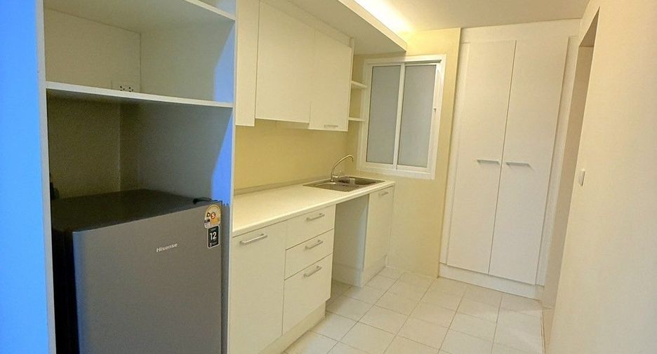 For sale studio condo in Wang Thonglang, Bangkok