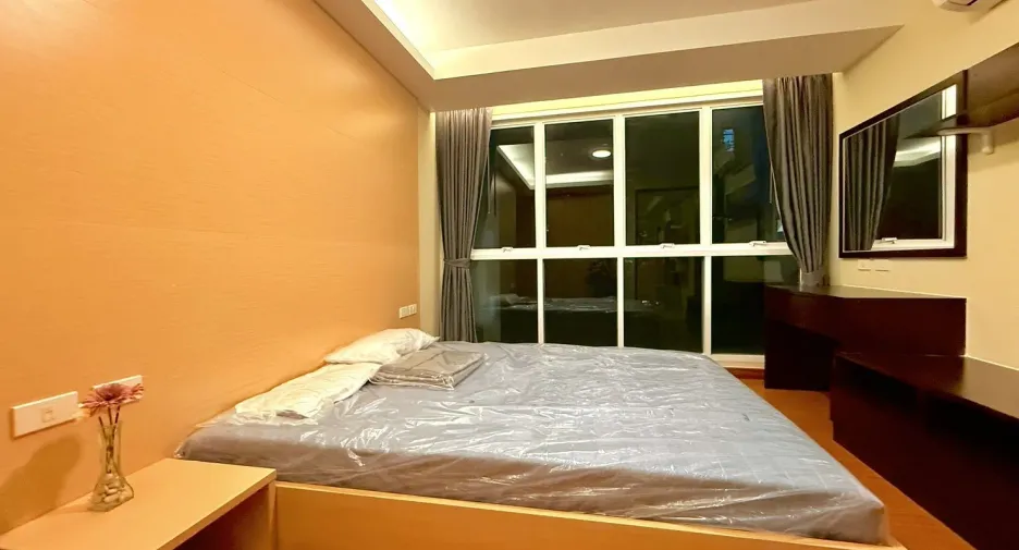 For sale studio condo in Wang Thonglang, Bangkok