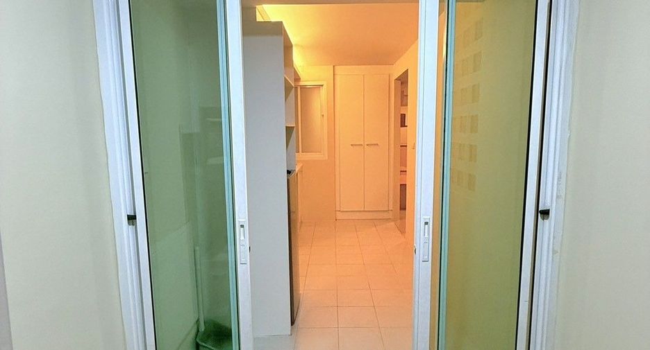 For sale studio condo in Wang Thonglang, Bangkok