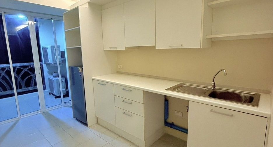 For sale studio condo in Wang Thonglang, Bangkok
